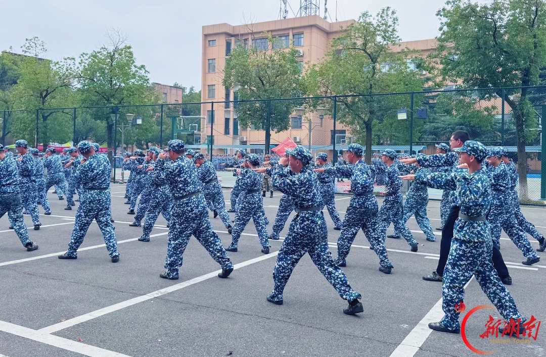 青春正步走丨汗水淬意志,步履踏铿锵