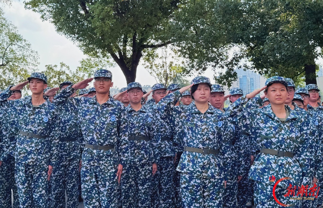 青春正步走丨科大迷彩正青春,一连少年向朝阳