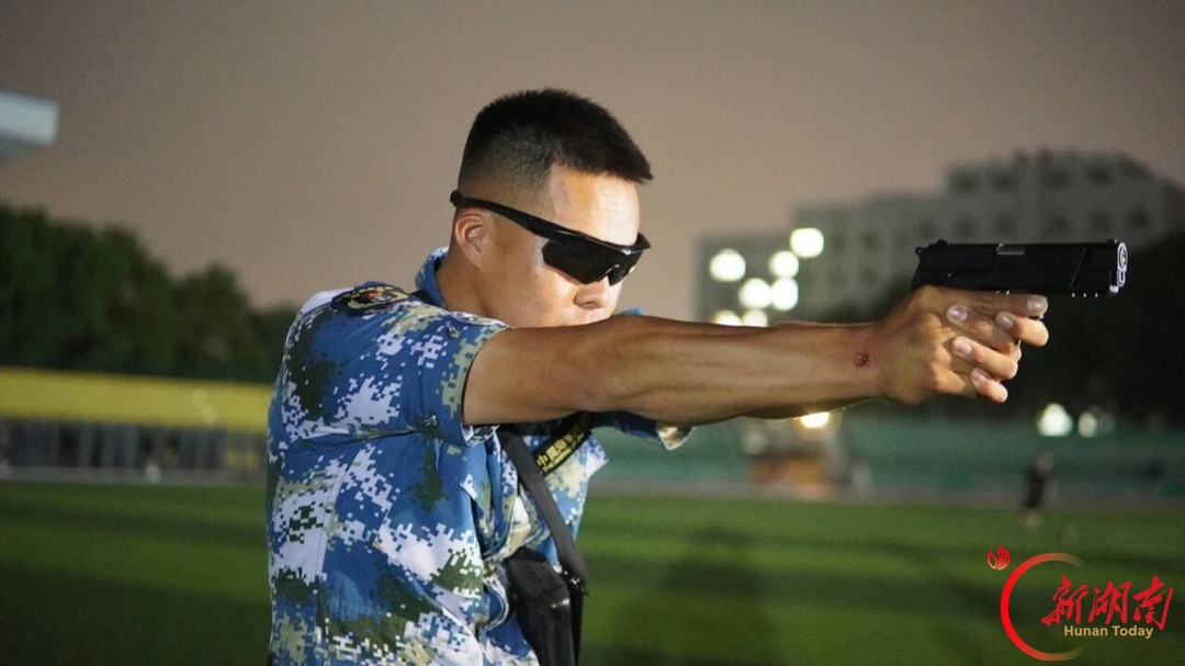 青春正步走丨一袭迷彩传初心,青春接力向未来