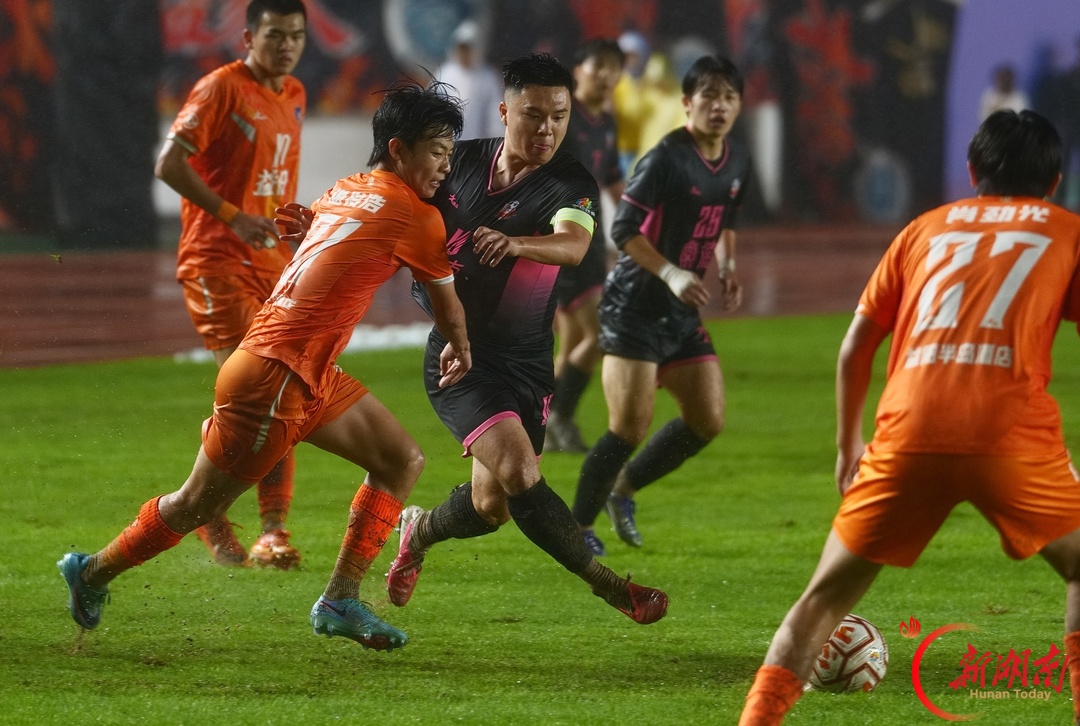 2026湘超·第九轮图集1 | 雨夜绿茵互砺锋芒！益阳主场1:1战平常德