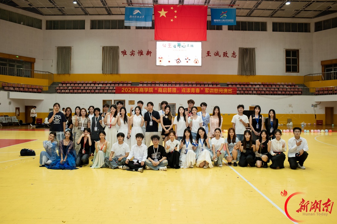青春正步走丨晚风送暖意 歌舞励青春