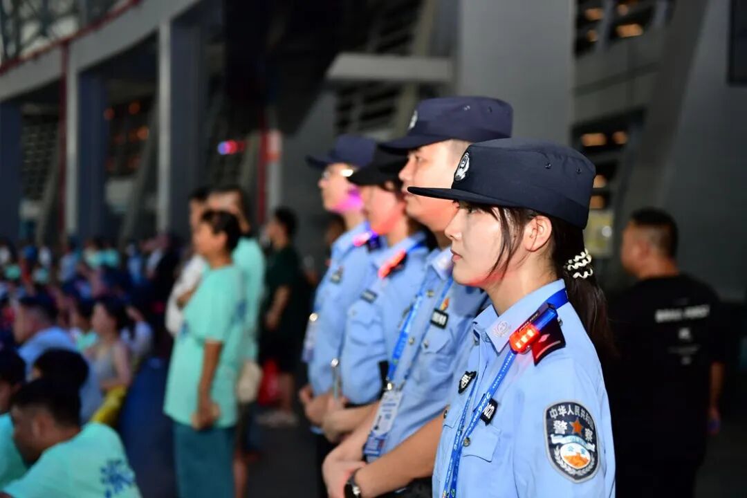风景在眼前,平安在身边——张家界公安护航国庆假期