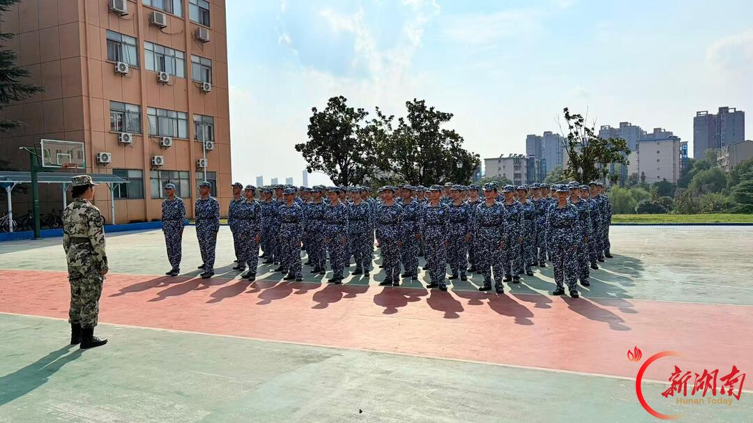 青春正步走丨身份迭代守初心 迷彩相伴护新程