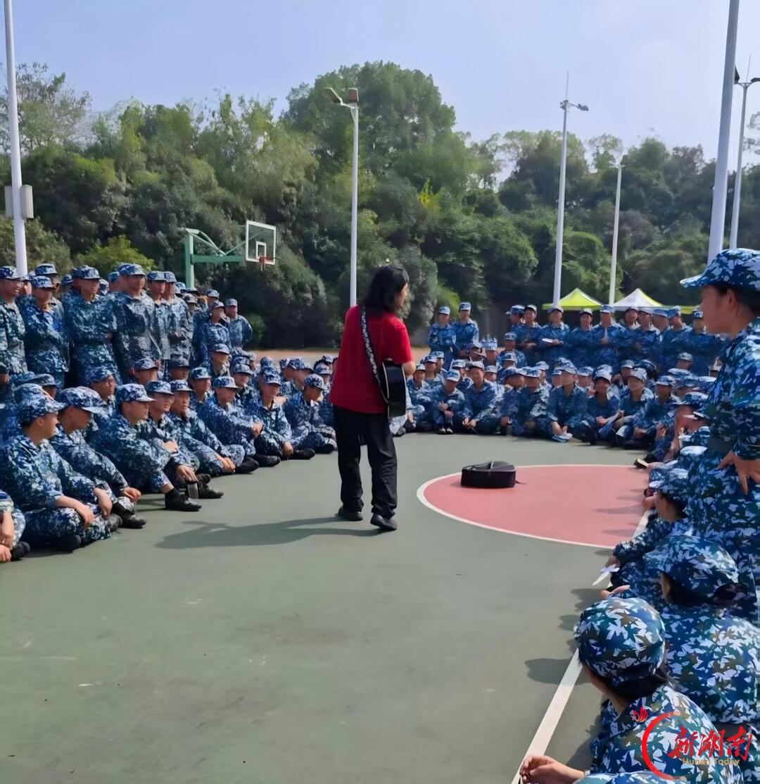 青春正步走丨迷彩为青春上色:我的大学第一课