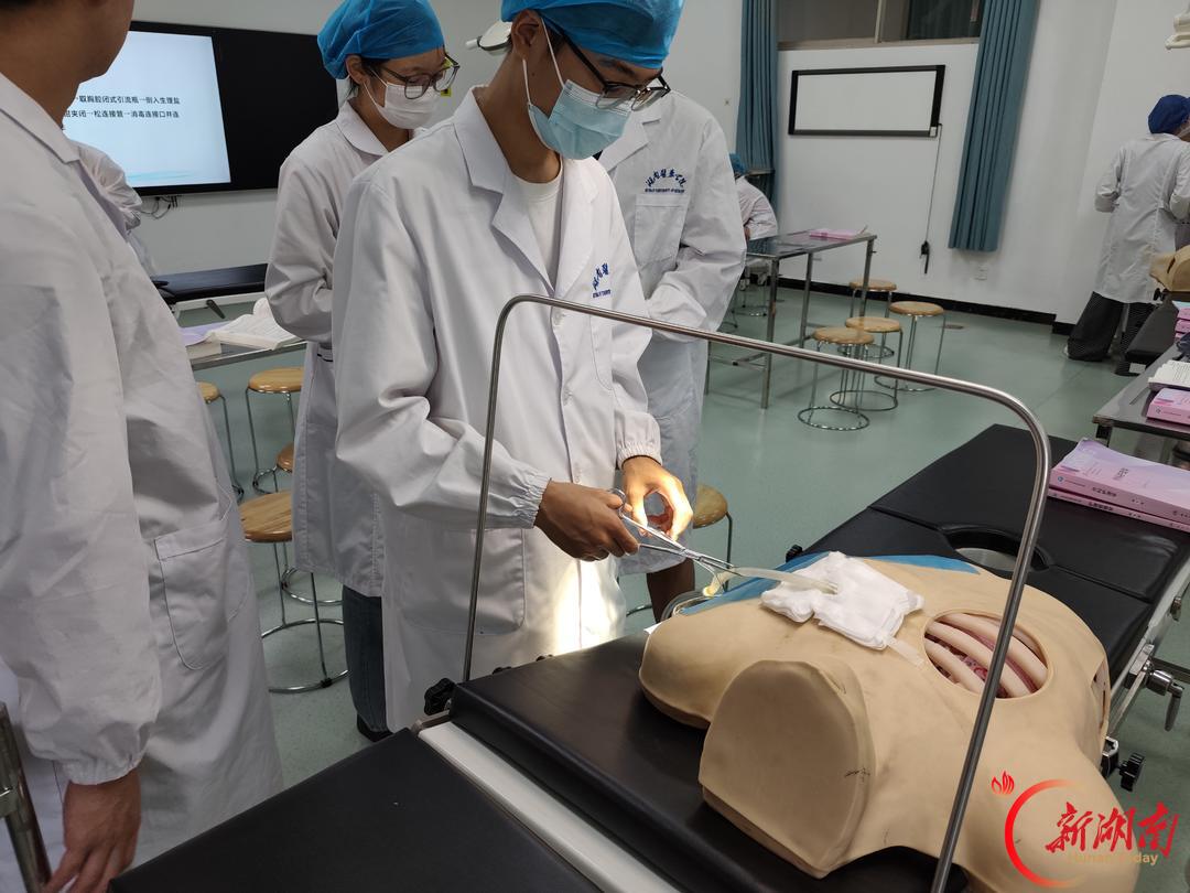 医学生·开学季|我的学医“新起点”(119)在实训中读懂护理重量