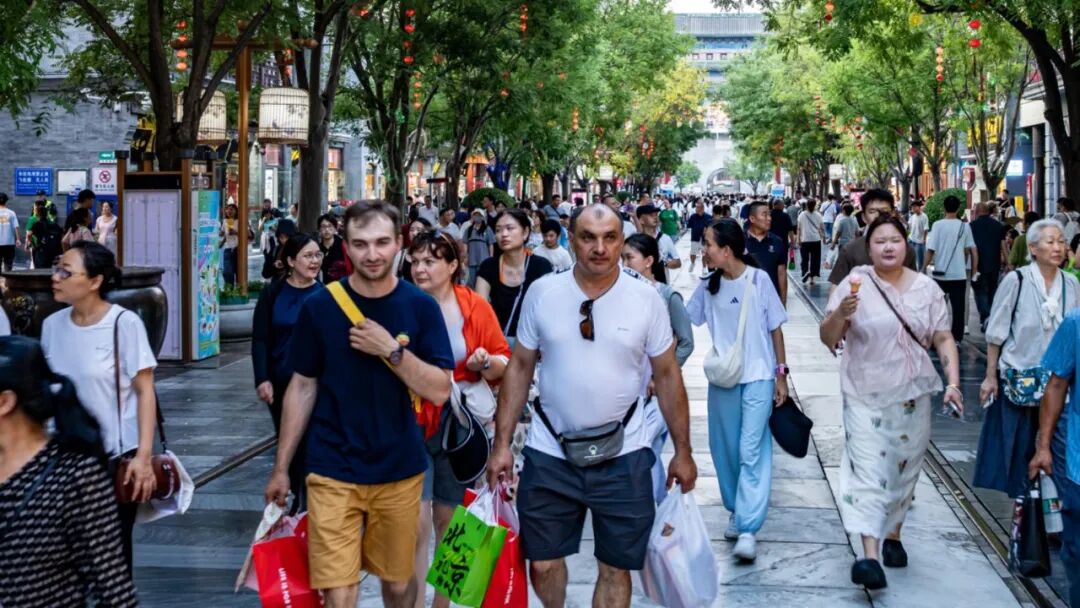 人均带三个空箱来中国