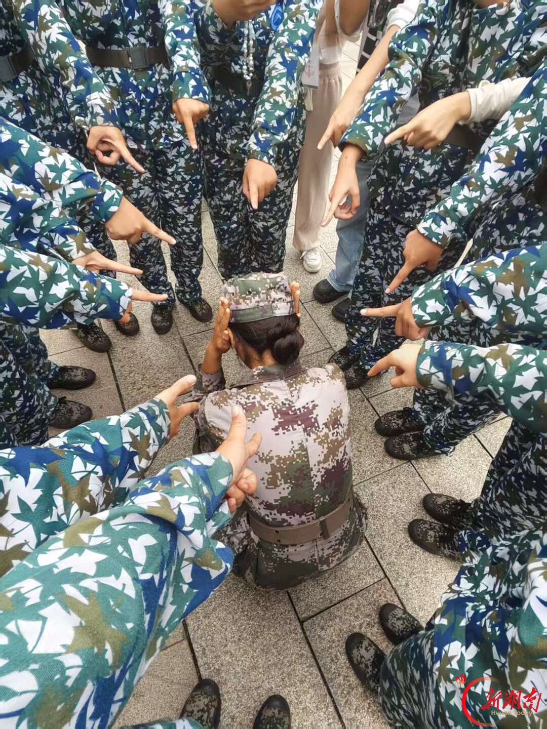 青春正步走 | 胡静:苦时咬牙,乐时尽兴,然后正步向前