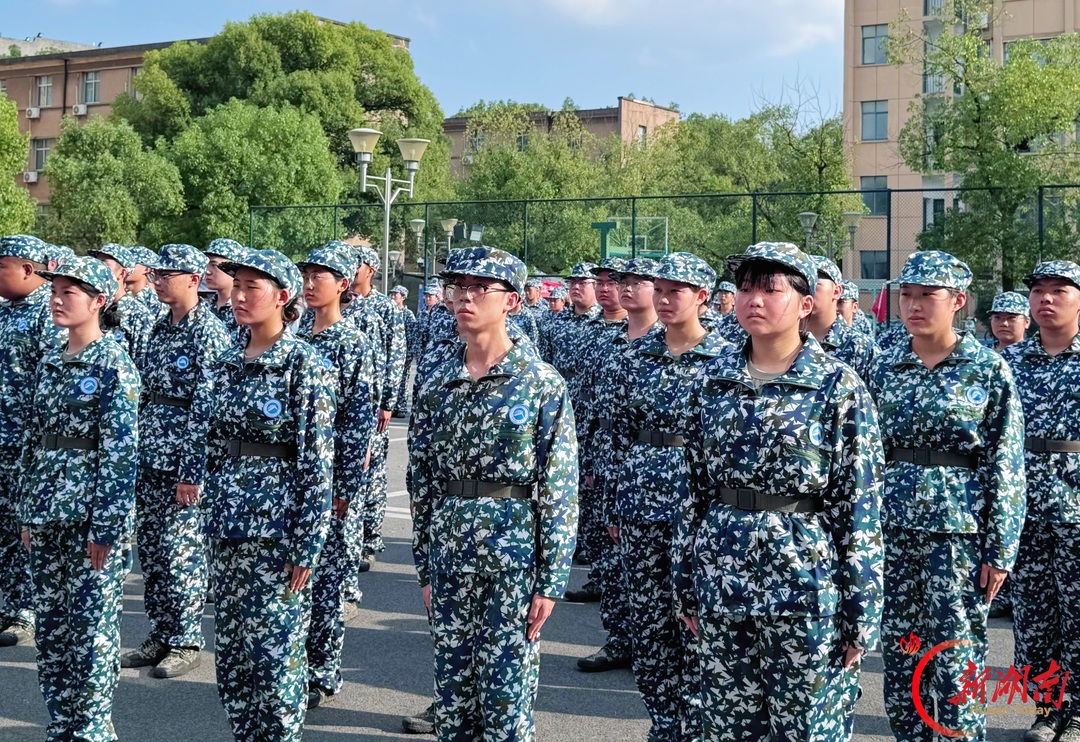 青春正步走丨科大迷彩正青春,一连少年向朝阳