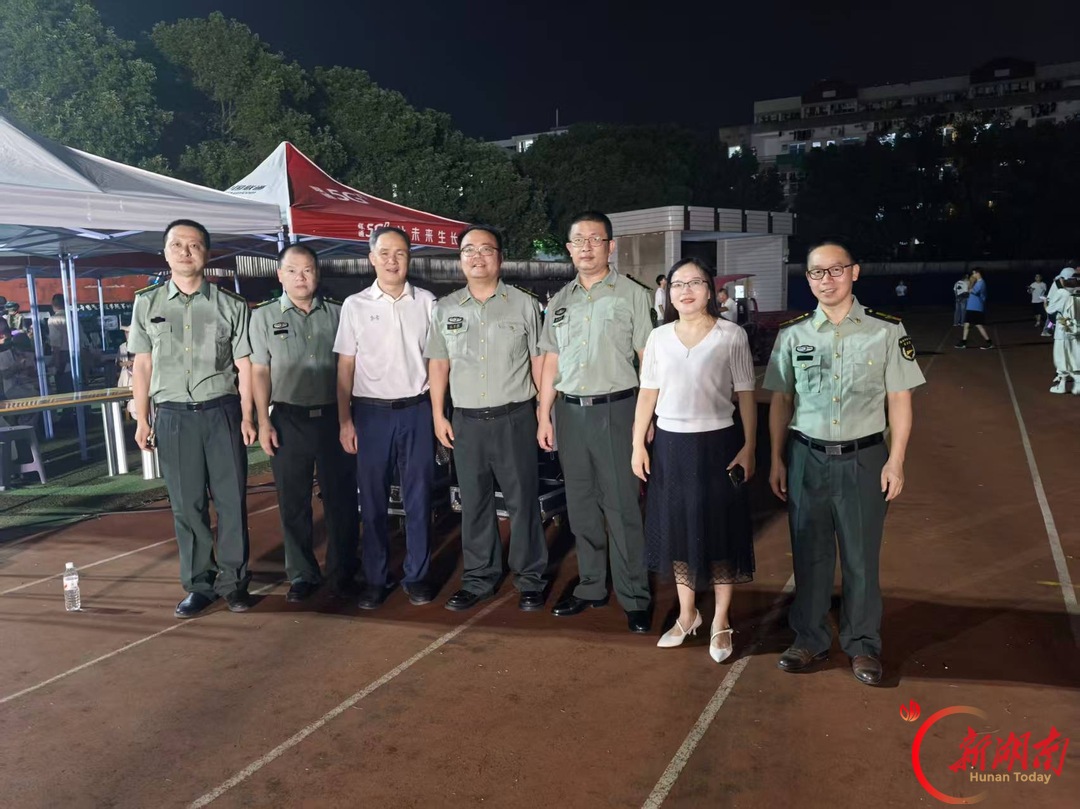 青春正步走丨资源环境与安全工程学院慰问军训学子