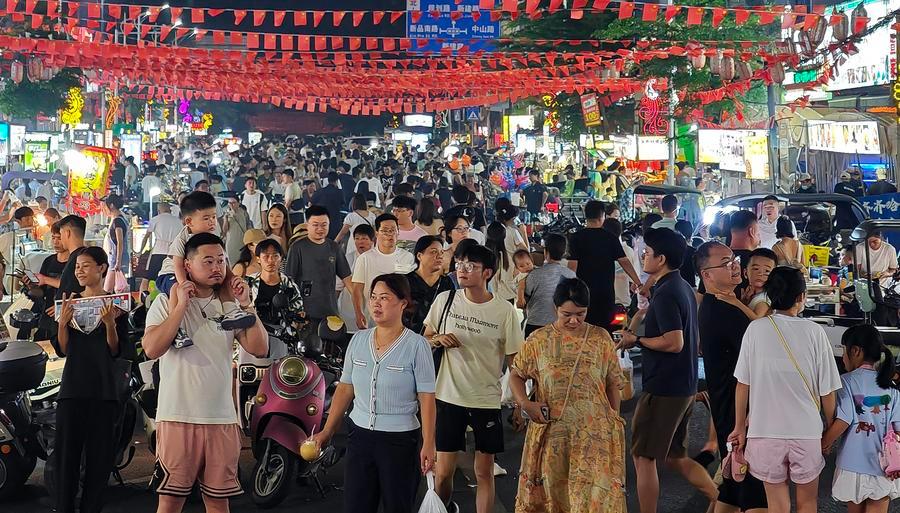 海南封关后首个国庆长假：国际范与烟火气十足
