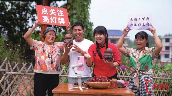 祖国母亲，我想对您说丨“我的家乡留得住人了”