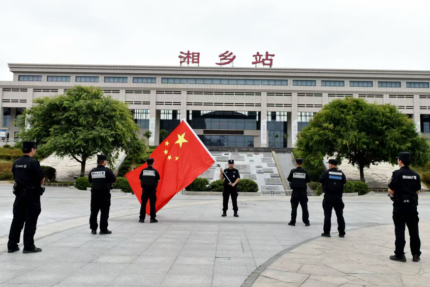 红色湘潭·礼赞国庆㉘丨藏蓝守莲城，平安贺华诞