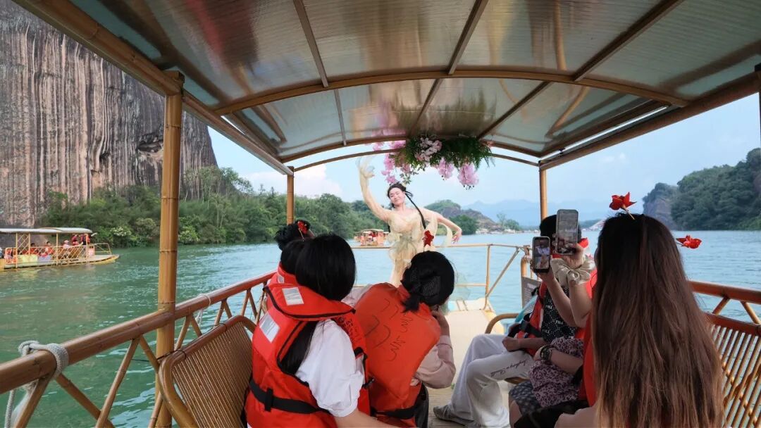 天青色等烟雨,而我在等你!解锁飞天山国庆专属浪漫~