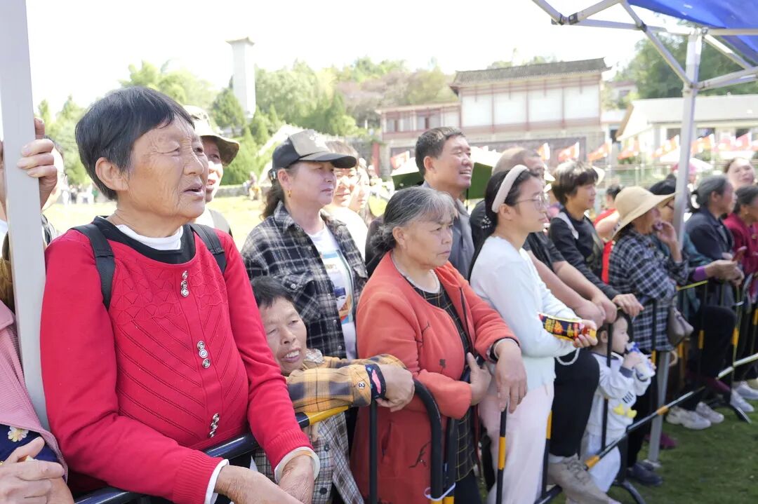 “十一”乐游张家界丨群众登台展风采 “波波大舞台”海选持续火热