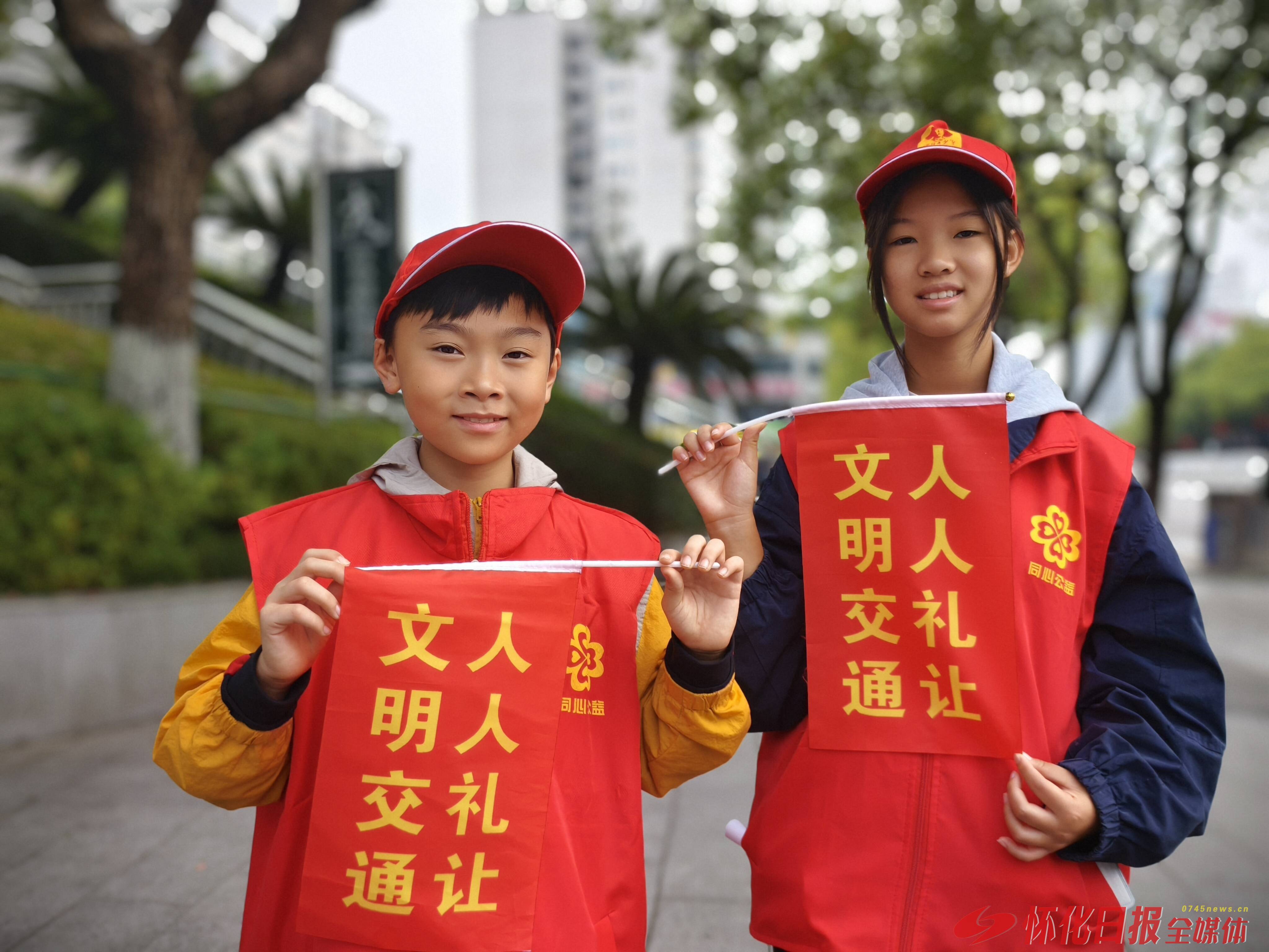 “志愿红”点亮国庆街头