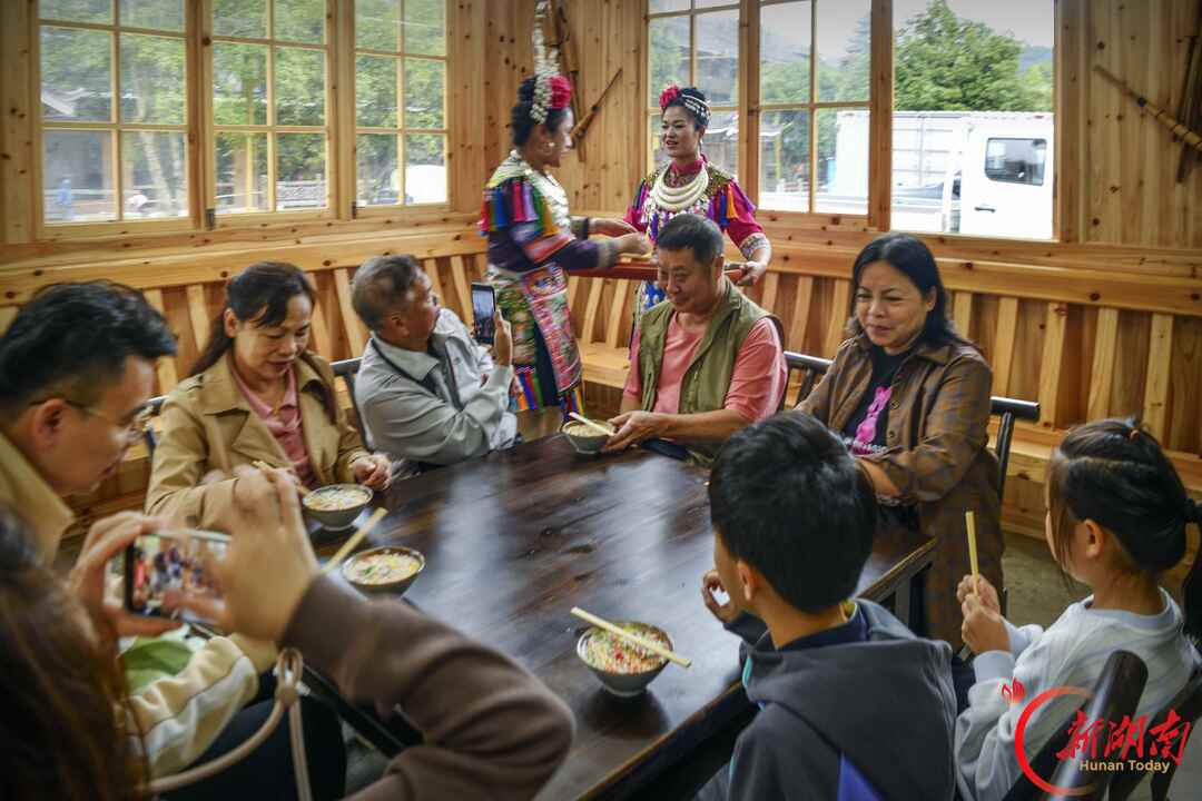 来湖南通道品一碗地地道道的侗家油茶
