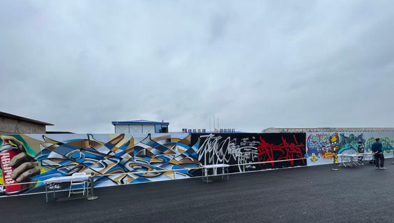 废墟不拒涂鸦