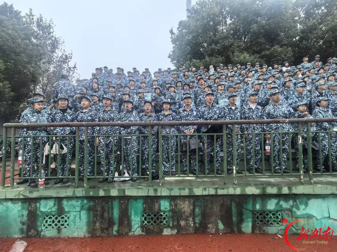 青春正步走|正步走过主席台之后——湖南科技大学人文学院军训收官侧记