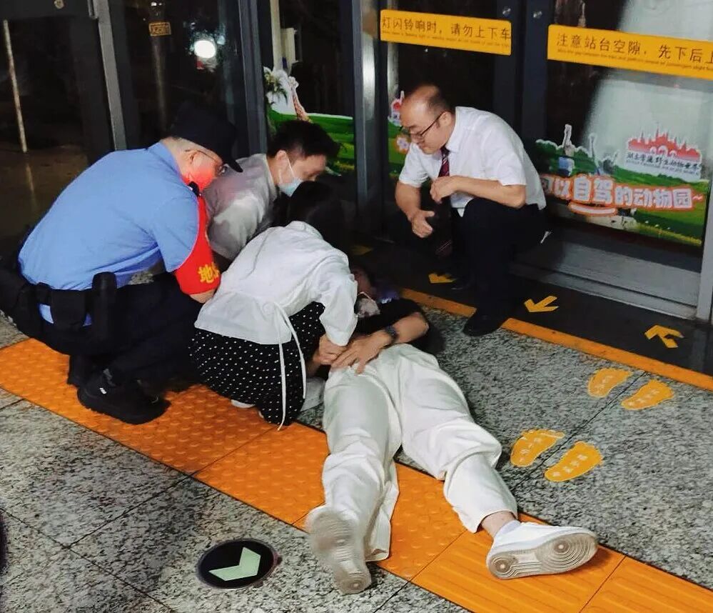 我们的节日·国庆 | 锦绣三湘，"警" 色护游！湖南公安让安全感 "满格"！