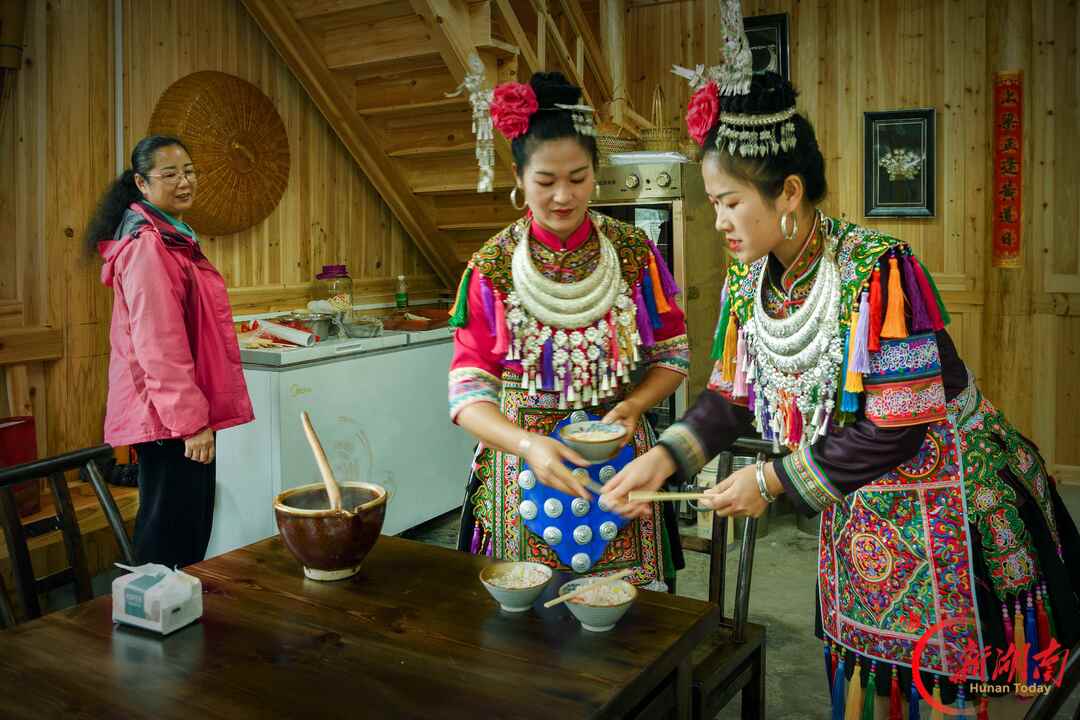 来湖南通道品一碗地地道道的侗家油茶