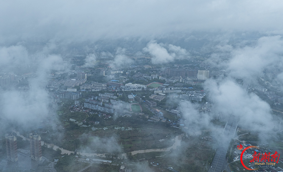 雨霁云涌