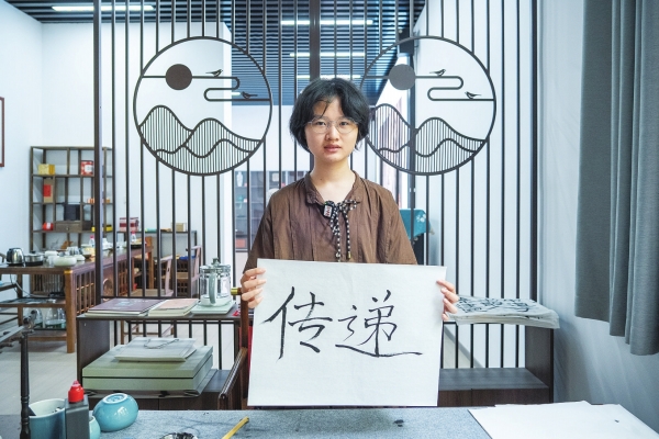 祖国母亲，我想对您说丨“被托举过的人，最懂何为担当”