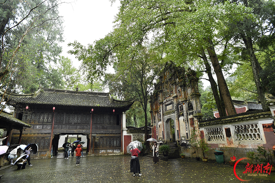 烟雨飞云崖 古韵自悠然