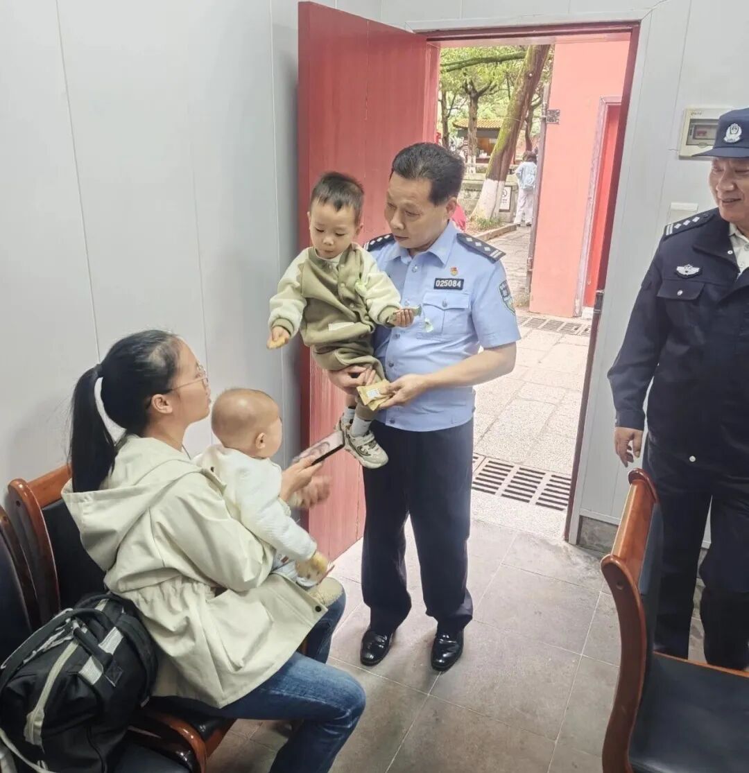 国庆不忙 来趟衡阳丨南岳旅游警务暖心事 守护游客平安行