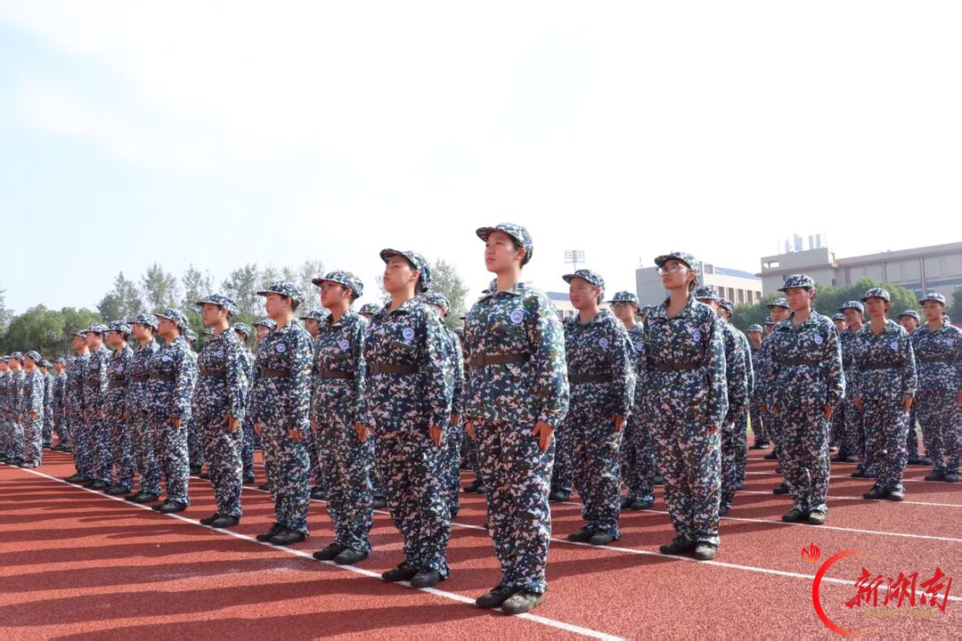 青春正步走丨自律中,骄阳东升