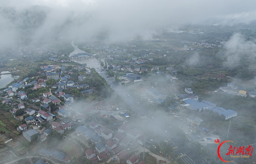 雨霁云涌