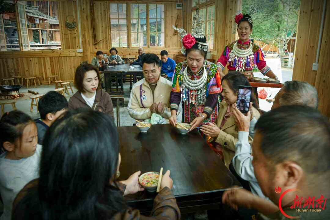 来湖南通道品一碗地地道道的侗家油茶