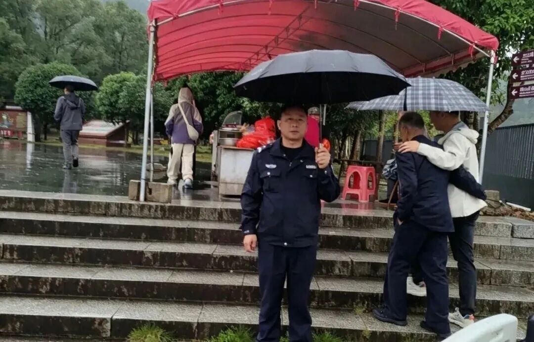 油溪派出所暖心为民守护辖区平安