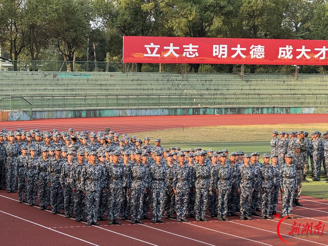 青春正步走丨方阵踏秋风，少年启新程