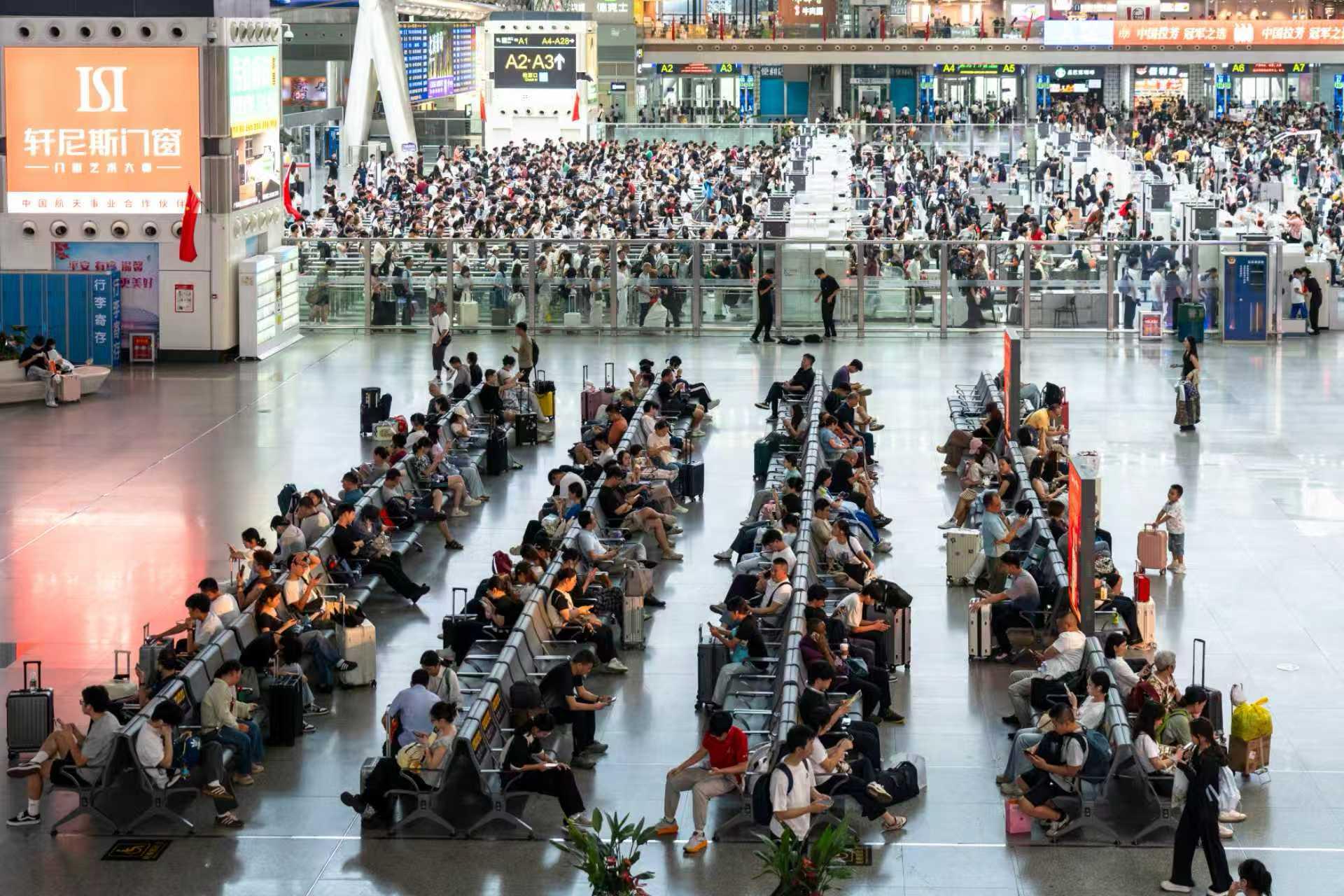 国庆假期第六天,国铁广州局预发送旅客283万人次,客流由周边城市向广州、长沙流动