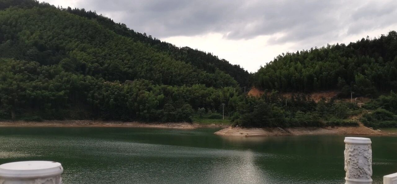 国庆不忙 来趟衡阳丨不想在祝融峰上人挤人，就来衡山县紫盖峰度个假吧！
