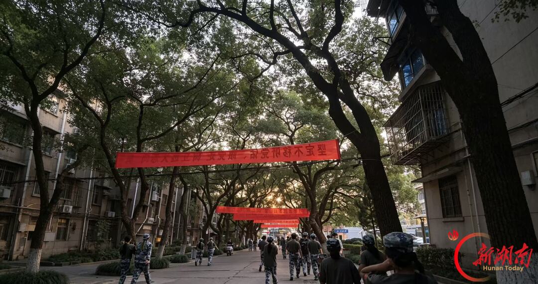 青春正步走丨军训落下帷幕,我的这堂大学第一课就此结业