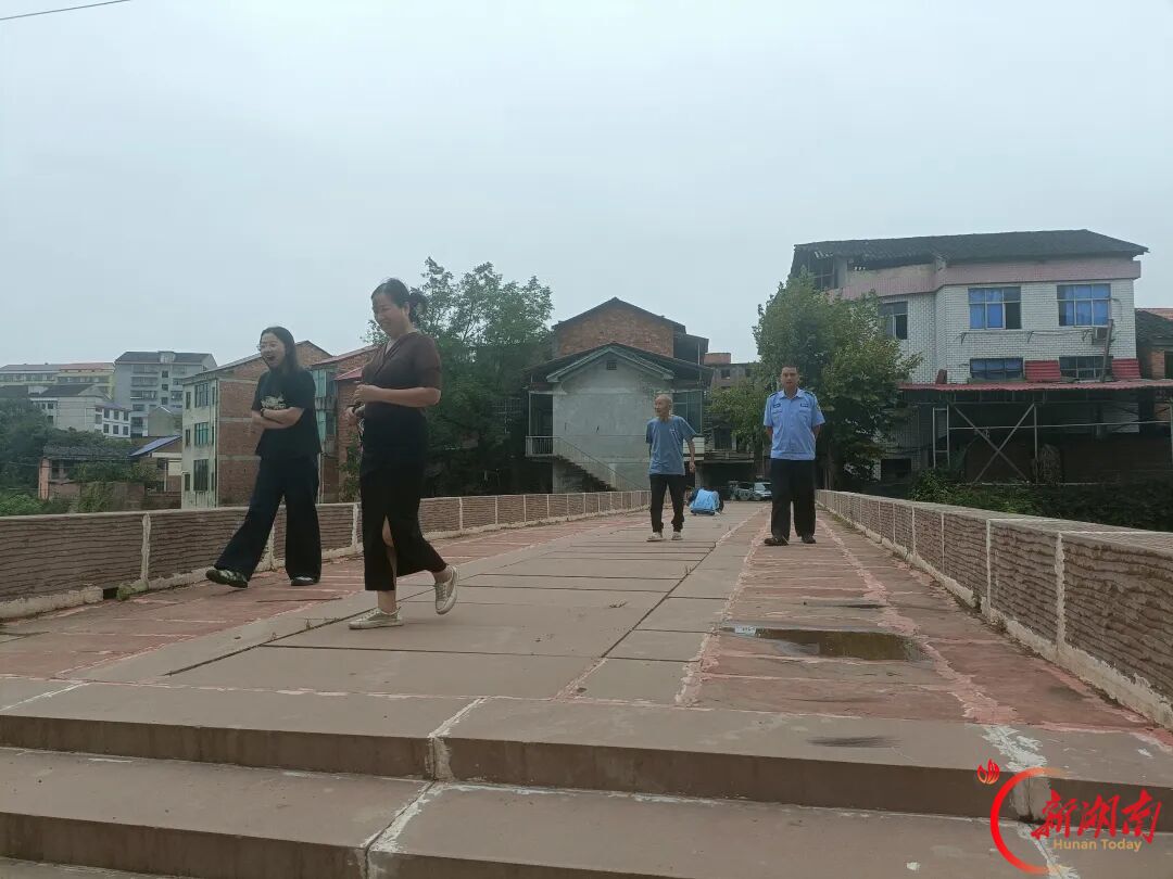国庆我在岗｜衡阳县：跨越八十年的拥抱，集兵派出所帮九旬老人寻根