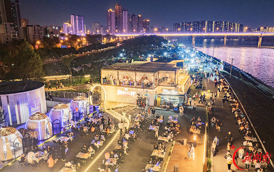 灯火耀湘江 烟火闹夜游
