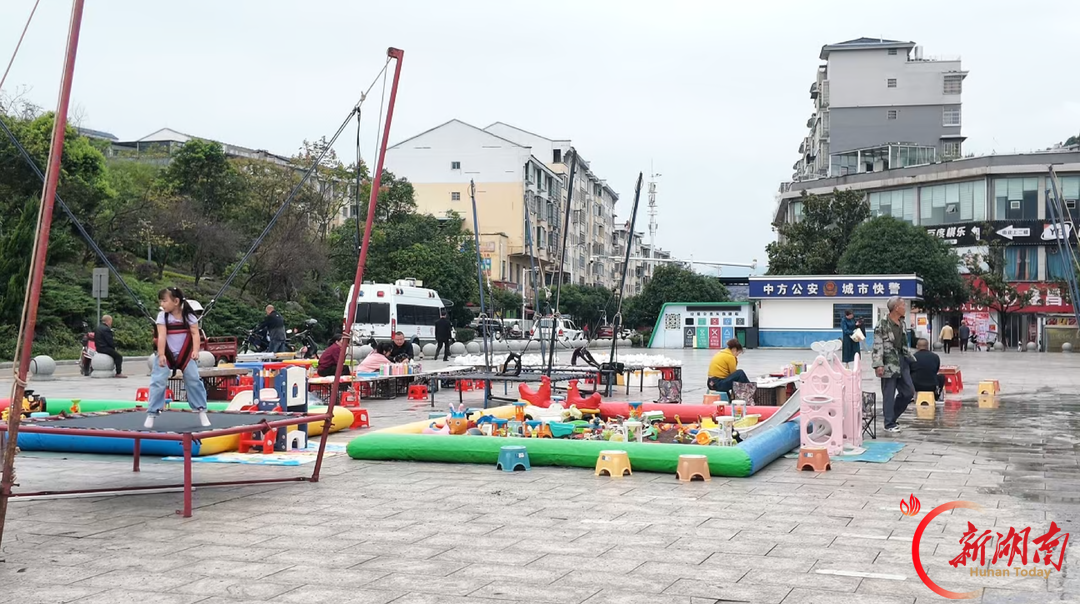 中方县:武警特警联巡 守护节日平安