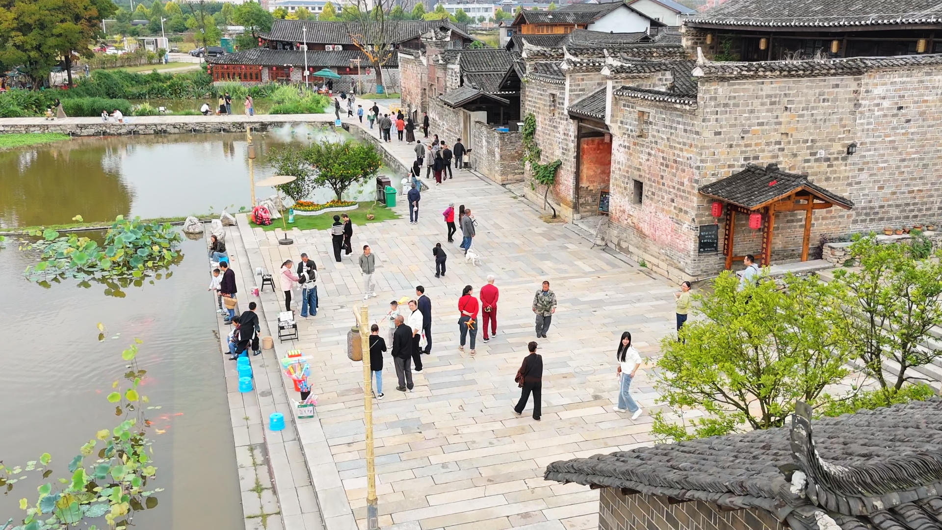 国庆七天 乐在五溪|连日阴雨转晴 中方荆坪古村假期文旅热度持续攀升
