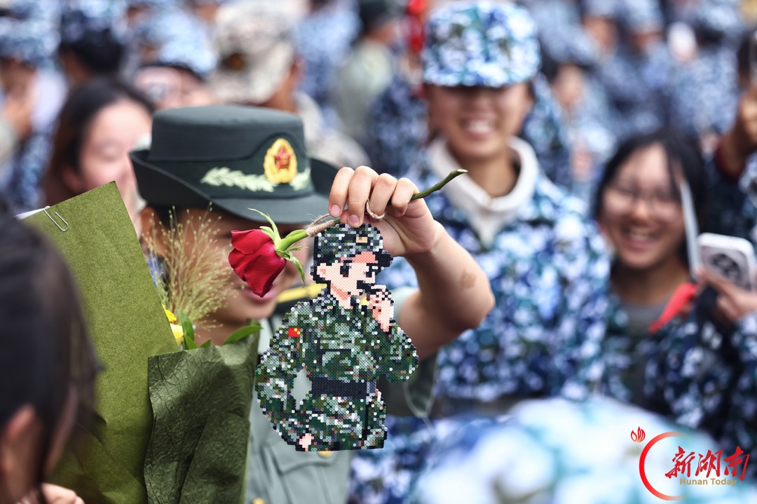 青春正步走|迷彩相伴,纸短情长