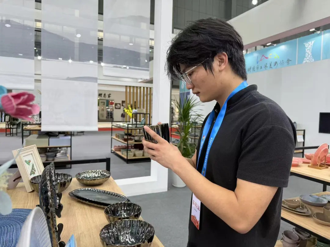 以瓷为桥通中俄 一送一卖双向出圈