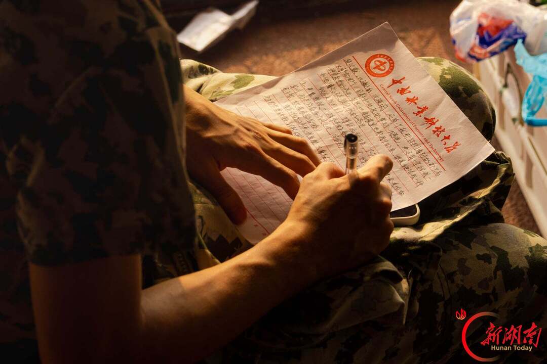 青春正步走丨汗水与温情交织的迷彩青春