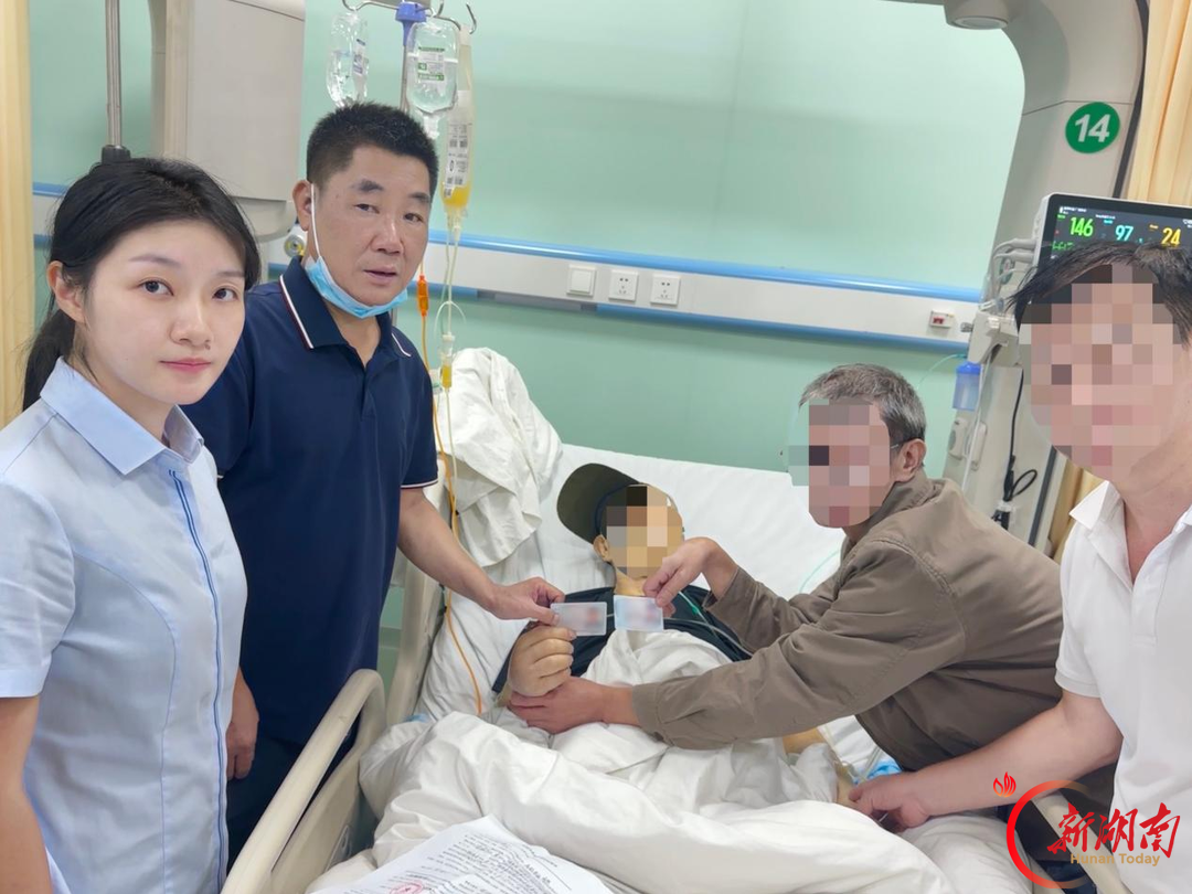 涟源农商银行：上门服务进病房  农商温度显担当