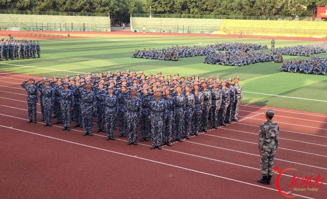 青春正步走丨方阵踏秋风，少年启新程