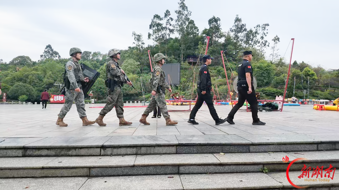 中方县:武警特警联巡 守护节日平安