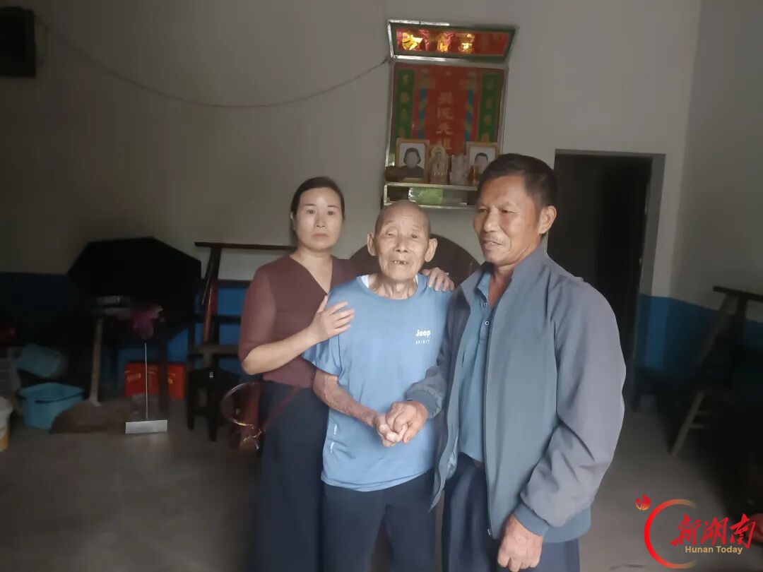 国庆我在岗｜衡阳县：跨越八十年的拥抱，集兵派出所帮九旬老人寻根