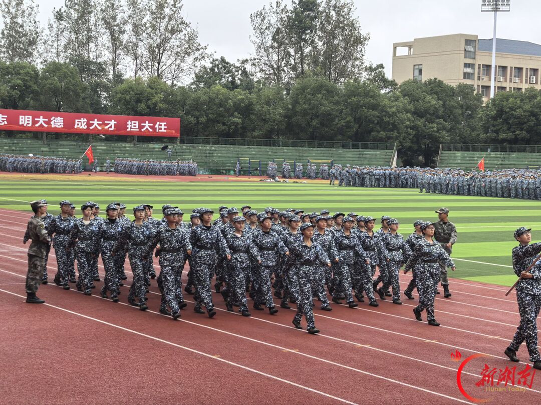 青春正步走|思政五班:迷彩砺初心,步履向远方