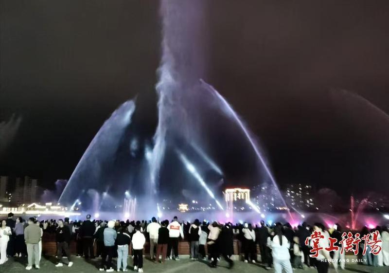 周末不忙 来趟衡阳丨国庆假期前五天，3万余人次畅游酃湖公园