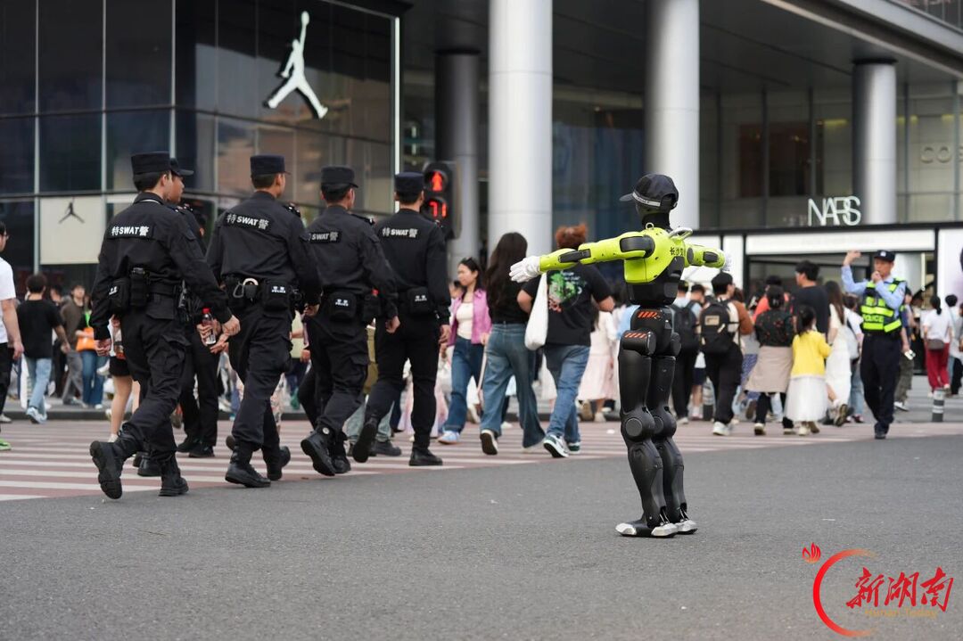 湖南日报头版头条丨强治理赋能，筑平安基石！“公安蓝”铺就长沙平安底色
